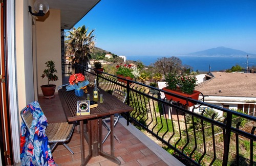 Sant'Agata sui Due Golfi Apartment | Apartment in the center, overlooking the Gulf of Naples and Vesuvius, parking, wi-fi