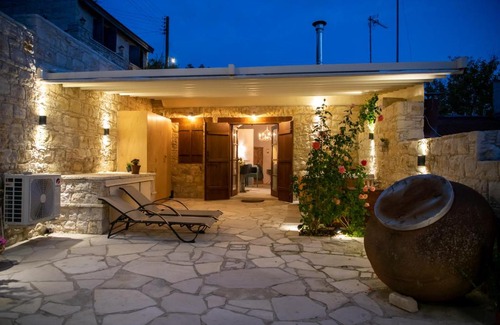 Lofou Cabin | Apanemia Inn Studio