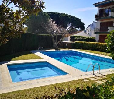 Calella de Palafrugell Apartment | Apartamento con piscina L' Áncora