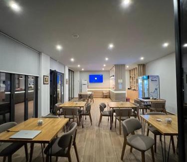 Shengjin Apartment | Aparthotel Rana Hedhun