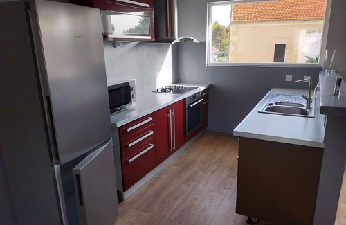 Saint-Bonnet-sur-Gironde Apartment | Apartment 100 m2, 3 bedrooms, Balcony Smoking area.