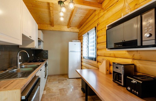 La Perriere Apartment | Apartment 'Agréable 3 Étoiles App 4' with Mountain View, Wi-Fi and Air Conditioning