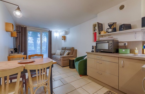 Valence Apartment | Apartment 'Au Epicéah, Logement À La Campagne' with Mountain View, Wi-Fi and Air Conditioning