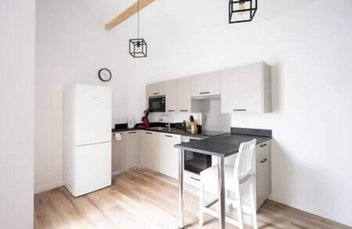 Centre Ville Apartment | Apartment Comfortable in the centre of Pau: parking, AC.