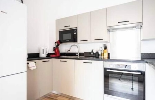 Centre Ville Apartment | Apartment Comfortable in the centre of Pau: parking, AC.
