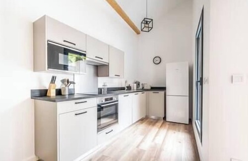Centre Ville Apartment | Apartment Comfortable in the centre of Pau: parking, AC.