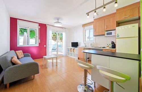 Segur de Calafell Apartment | Apartment 'Dorada 1-2' with Shared Pool, Shared Garden and Wi-Fi