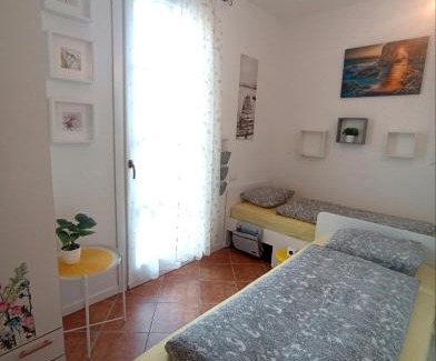Crociale Apartment | Apartment Dragonfly - garden and pool