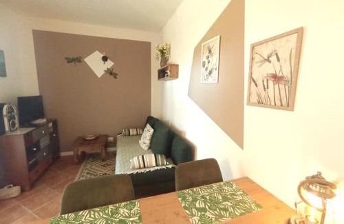 Crociale Apartment | Apartment Dragonfly - garden and pool