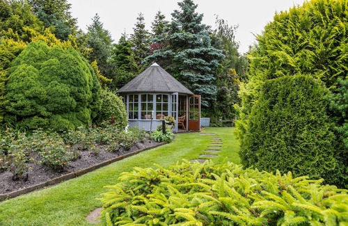 Langenhorn Apartment | Apartment 'Ferienhaus Nicolaisen' with Private Terrace, Shared Garden and Wi-Fi