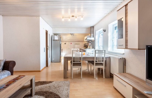 Oflingen Apartment | Apartment 'Ferienwohnung Fly' with Wi-Fi