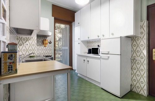 Lampugnano Apartment | Apartment 'Green House' with Private Terrace, Shared Garden and Wi-Fi