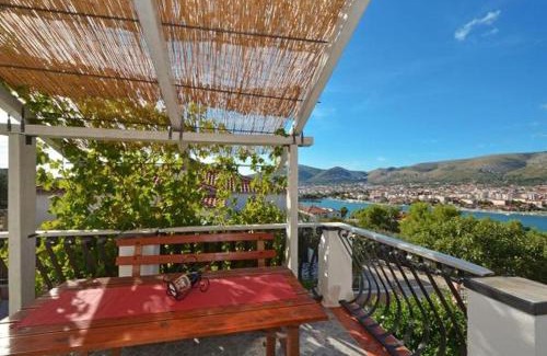 Trogir Apartment | Apartment in Trogir with sea view, terrace, air conditioning, W-LAN 5065-1