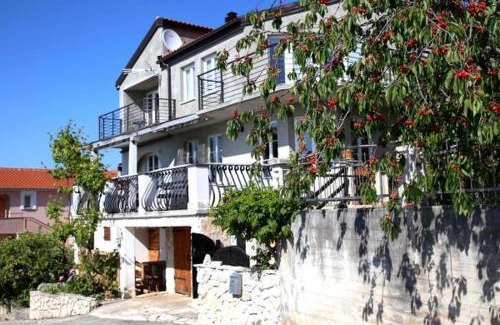 Trogir Apartment | Apartment in Trogir with sea view, terrace, air conditioning, W-LAN 5065-1