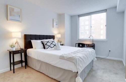 Crystal City Apartment | Apartment Just Steps from Ballston Subway Station