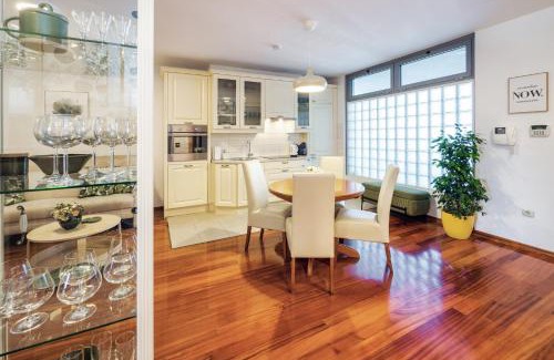 Bacvice Apartment | Apartment Nedica - Balcony, 2 Kings, Lift & AC