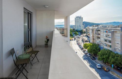 Bacvice Apartment | Apartment Nedica - Balcony, 2 Kings, Lift & AC