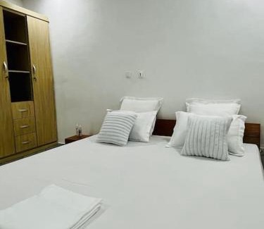 Cocody Apartment | Apartment Pool- Balcony- Parking- Self CheckIn- WIFI -A3