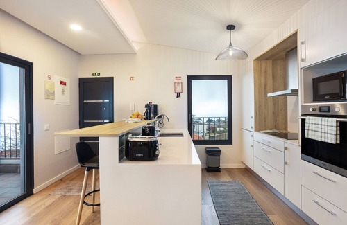 Prazeres Apartment | Apartment 'Referta Apartamento T1' with Sea View, Private Terrace and Wi-Fi