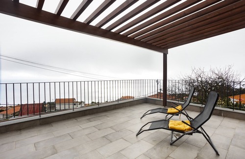 Prazeres Apartment | Apartment 'Referta Apartamento T1' with Sea View, Private Terrace and Wi-Fi