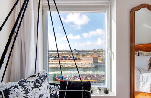 Aveiro Apartment | Apartment 'Ria' with Wi-Fi and Air Conditioning