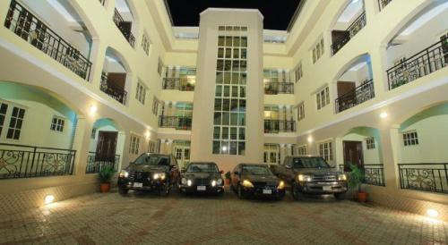 Ikeja Cabin | Apartment Royale Hotel-3 Bd Apartment