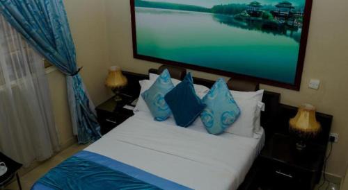 Ikeja Cabin | Apartment Royale Hotel-3 Bd Apartment