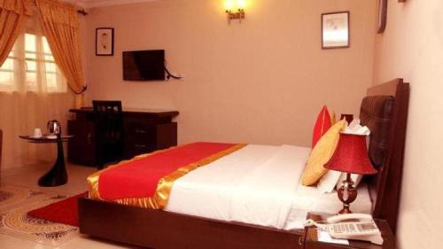 Ikeja Cabin | Apartment Royale Hotel-3 Bd Apartment