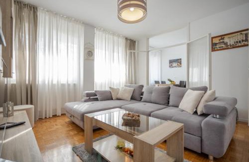 Novi Beograd Apartment | Apartment Sara
