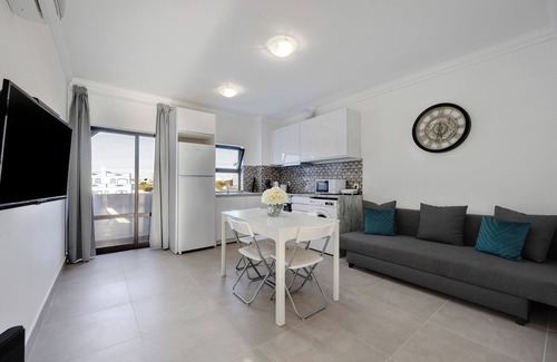 Sagres Apartment | Apartment "Yasmim House" with Shared Pool & Wi-Fi