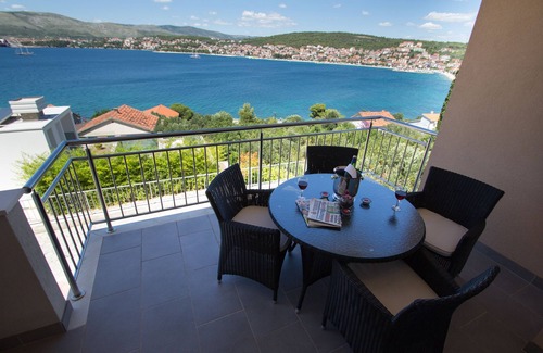 Okrug Gornji Apartment | Apartments Kelic with beautiful sea view!