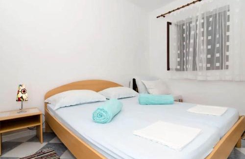 Sobra Apartment | Apartments Maru ka - Two Bedroom Apartment with Balcony and Sea View
