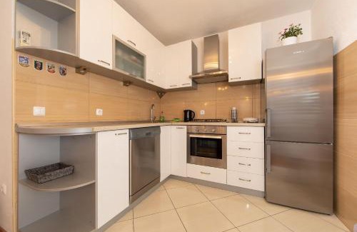 Igrane Apartment | Apartments Nina & Mili