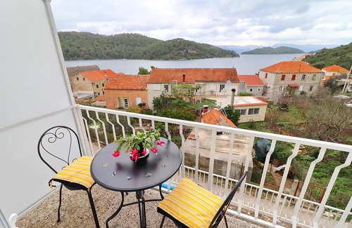 Polace Apartment | Apartments Nodilo - Standard One Bedroom Apartment with Balcony and Sea View (Apt 2)