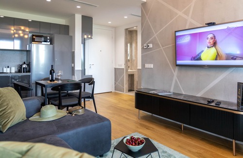 Novi Beograd Apartment | Apartments Royal - Sakura Park