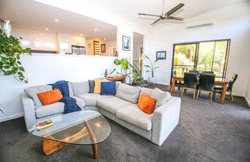 Bright House | Apex Villa