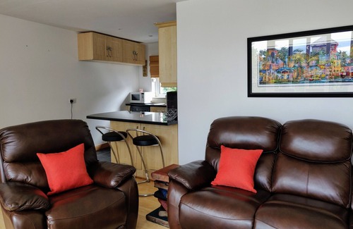 Newcastle Apartment | Apiary Apartment (Private Balcony & 2mins to Sea)