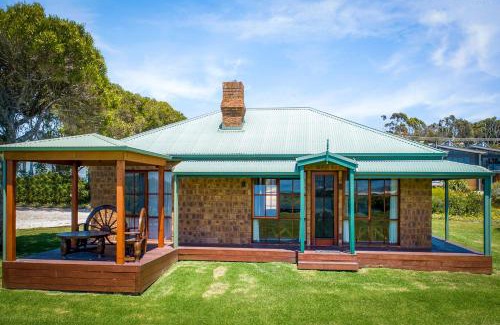 Marengo House | Apollo Bay Cottages- Sugarloaf