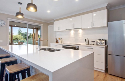 Apollo Bay House | Apollo Grand - Spectacular, Linen Provided, Free WI-FI, New Listing 2019