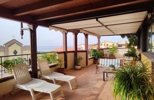 Piraino Apartment | "Appartamento del Mare Gliaca" con vista Isole Eolie,ampia terrazza,wifi e parcheggio gratuito