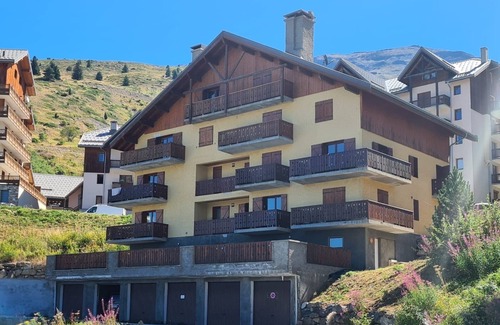 Valmeinier Apartment | Appartement à Valmeinier 1800. Garage et Cave à Skis