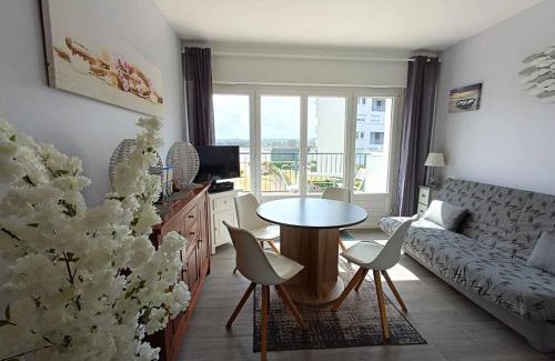 Tregastel Apartment | Appartement rénové avec terrasse à 200m des plages à Trégastel - FR-1-368-122