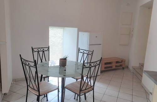 Tence Apartment | Appartement Rez de Chaussée Avec Terrasse au Centre Ville de Tence