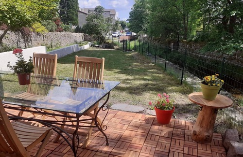 Tence Apartment | Appartement Rez de Chaussée Avec Terrasse au Centre Ville de Tence