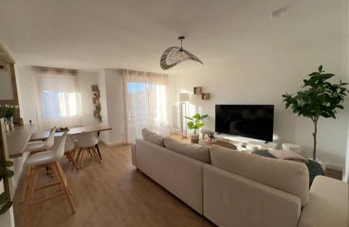 Grenade-sur-Garonne Apartment | Appt entier 85m2 avec 2 chambres dont 1 suite parentale 1 bureau 1 canapé lit piscine
