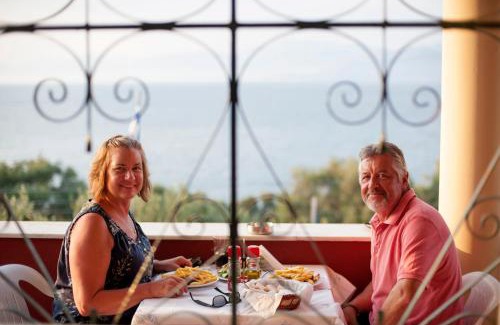 Apraos Bed & Breakfast | Apraos Bay Hotel In Kalamaki Beach- a peaceful area with great sea view