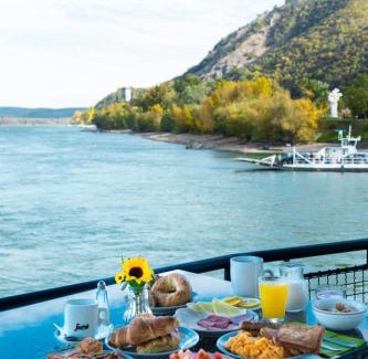 Romaifurdo Boat Rental | Aquamarina Hotel Visegrád