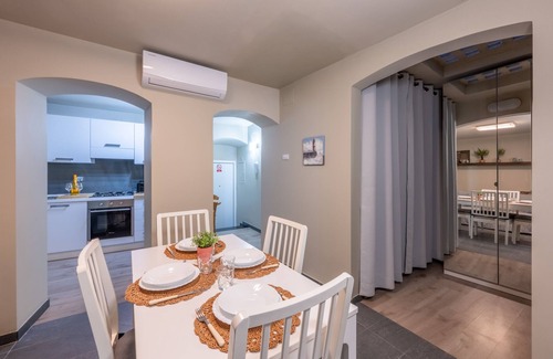 Genoa Apartment | Aquarium Charming House with A/C