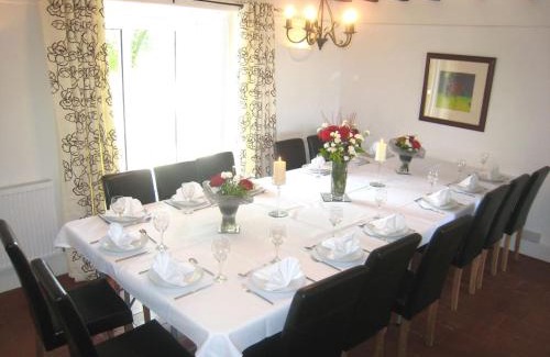 Saintbury House | Arden Hill Farmhouse - Hot Tub, Snooker Table, Sleeps 16