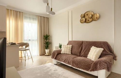 Jibert Apartment | ARI Luxury Apartment with Balcony